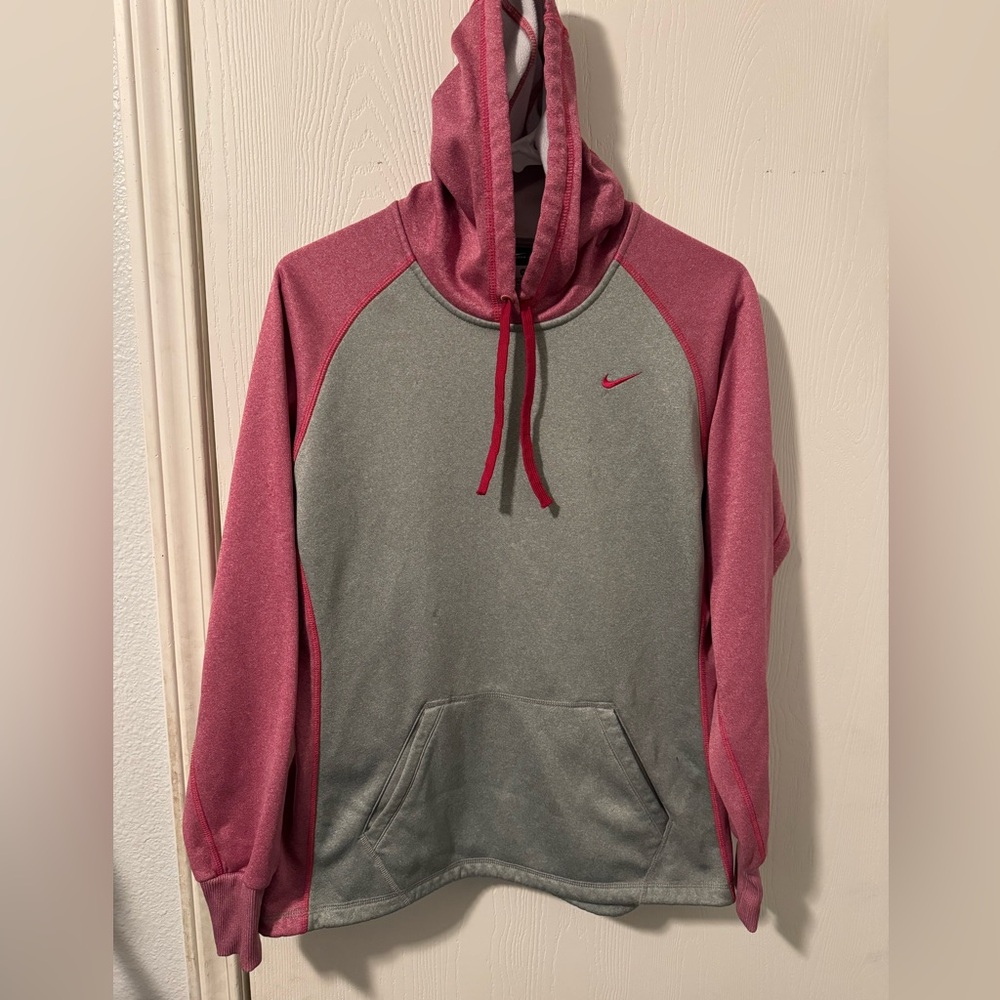 Nike therma-fit hooded sweatshirt - size medium